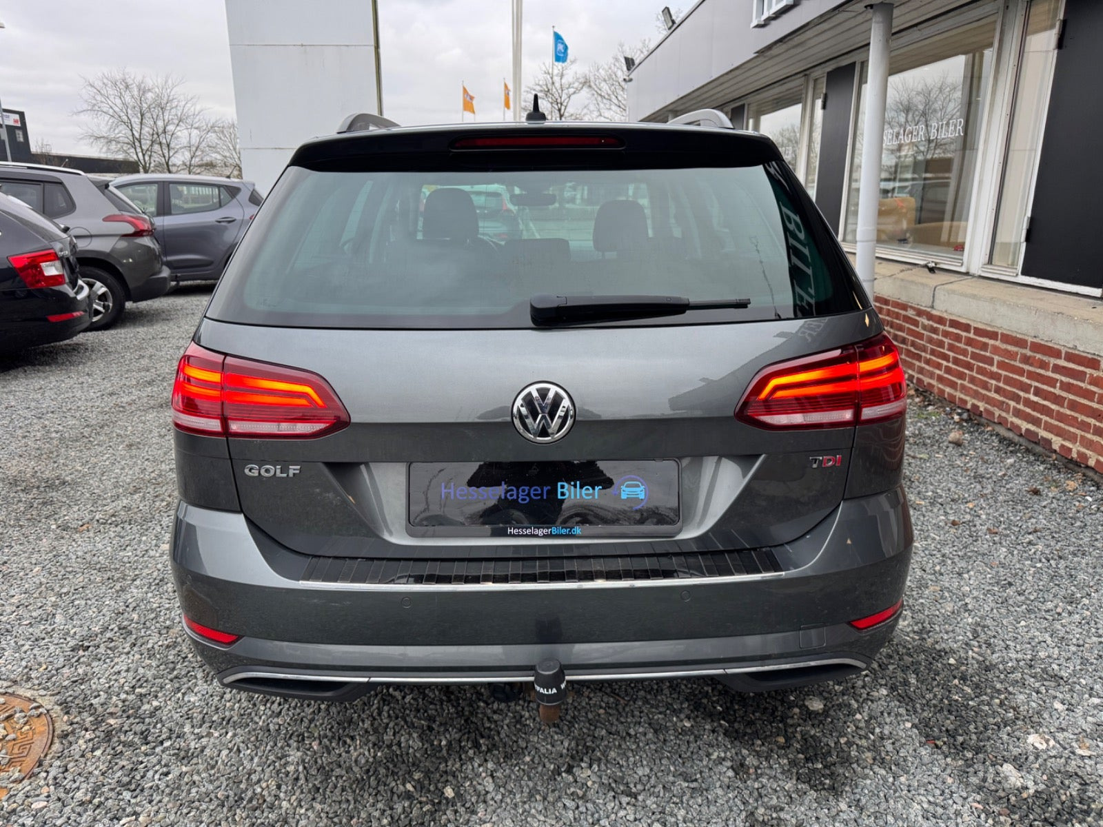 Grå VW Golf VII fra 2018