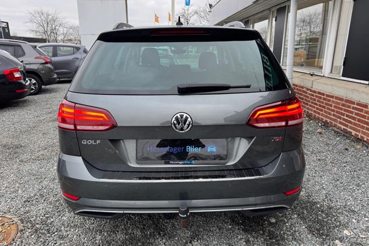 Grå VW Golf VII fra 2018
