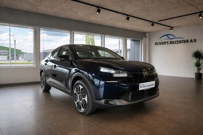 Blå Citroën ë-C4 X fra 2025 set udefra