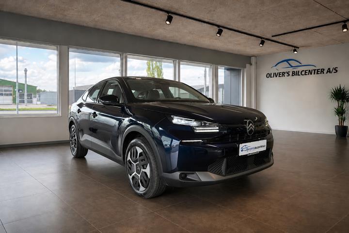 Blå Citroën ë-C4 X fra 2025 set udefra