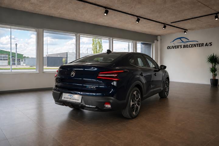 Blå Citroën ë-C4 X fra 2025