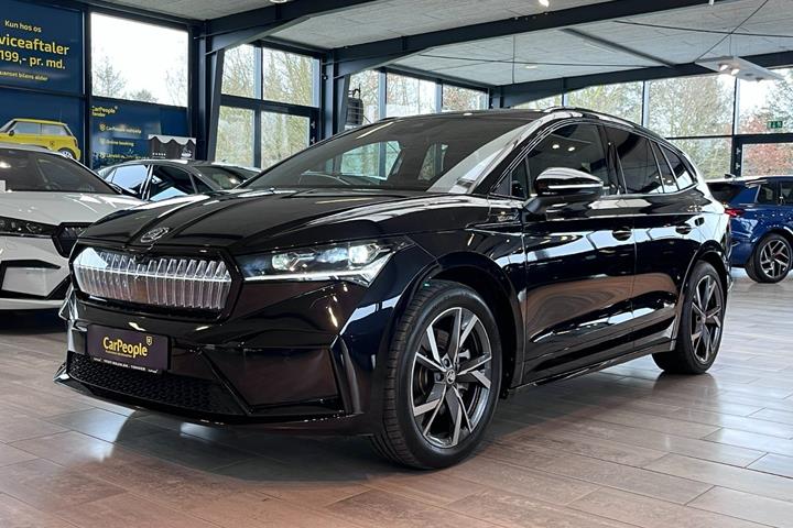 Sort Skoda Enyaq fra 2024 set udefra