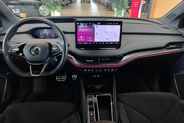 Sort Skoda Enyaq fra 2024