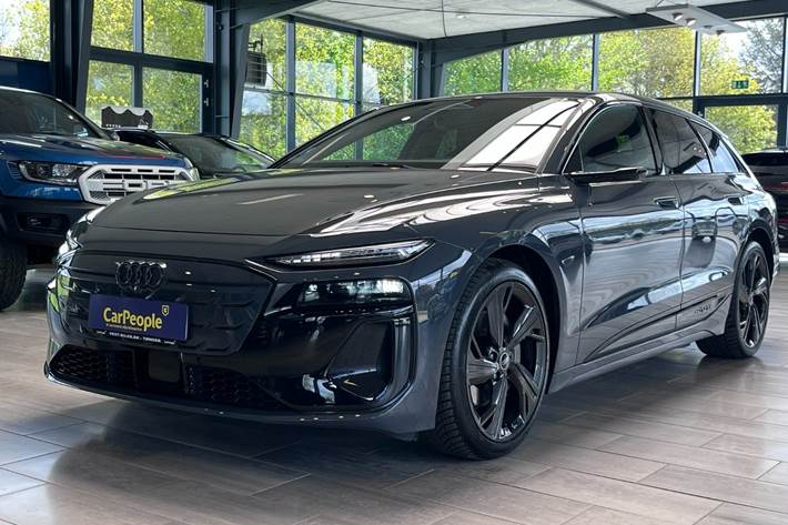 Grå Audi A6 e-tron fra 2025