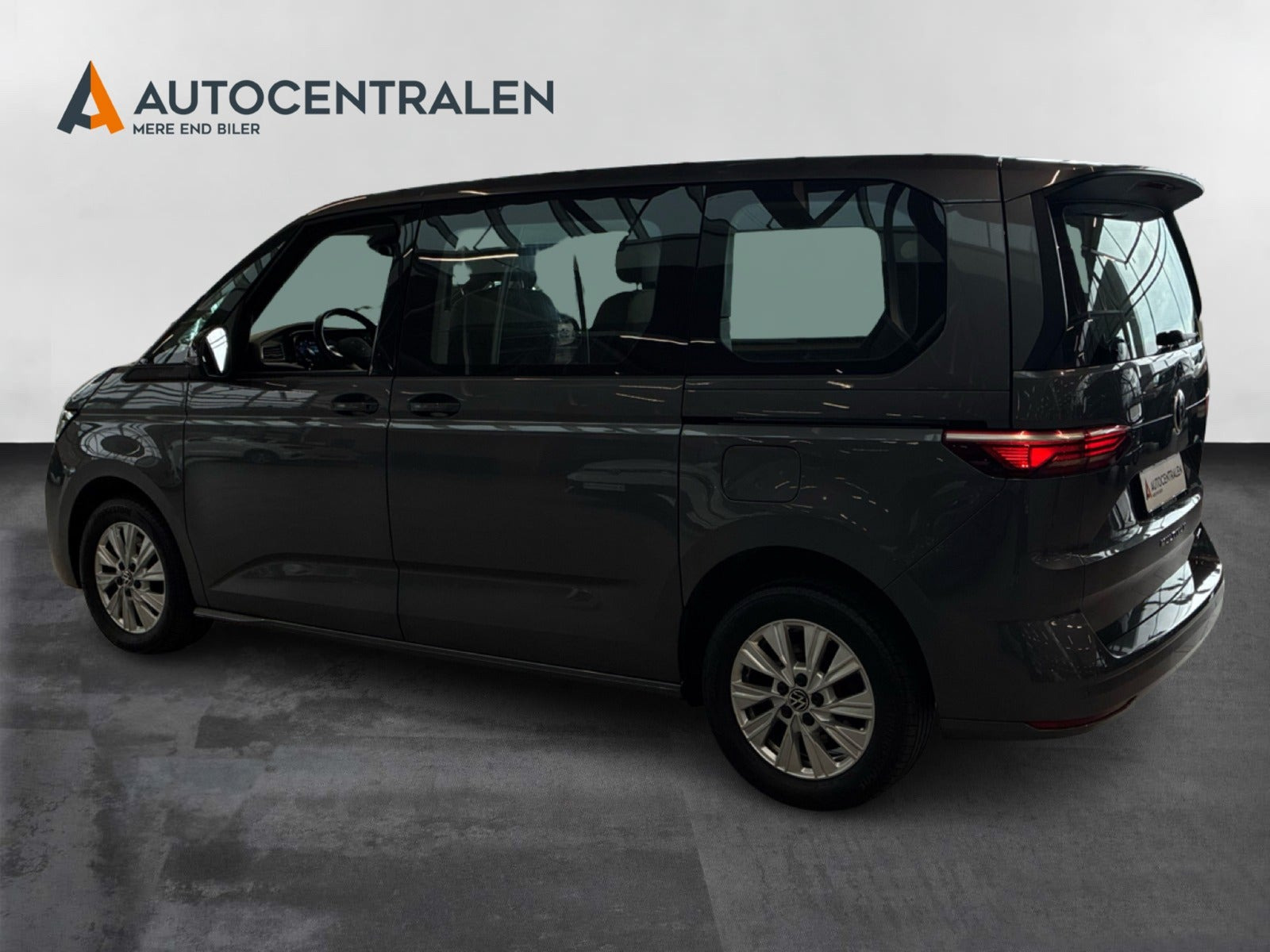 Grå VW Multivan fra 2023