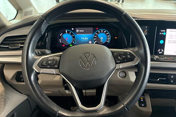 Grå VW Multivan fra 2023