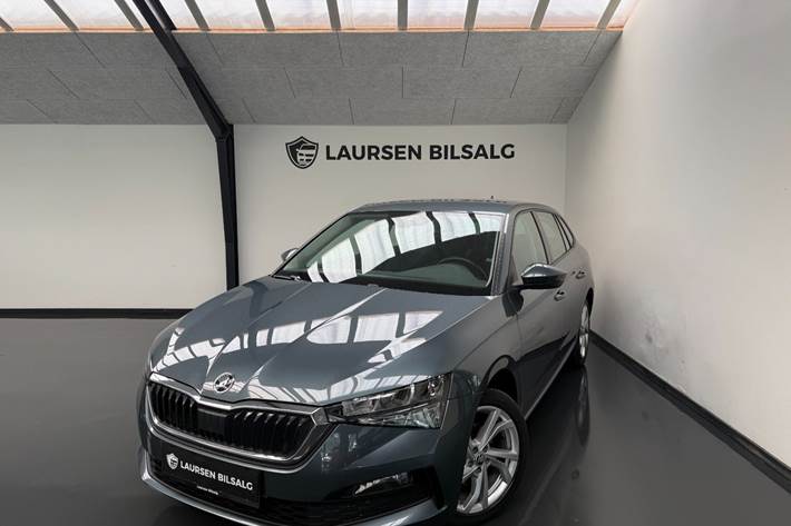 Grå Skoda Scala fra 2021