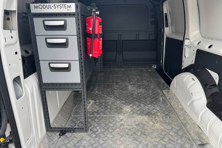 Hvid VW Caddy Maxi fra 2023