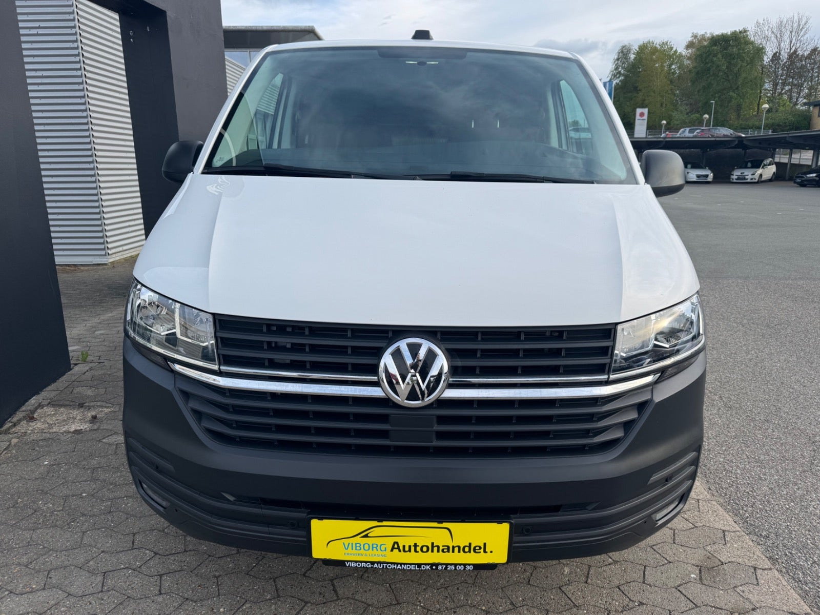Hvid VW Transporter fra 2022