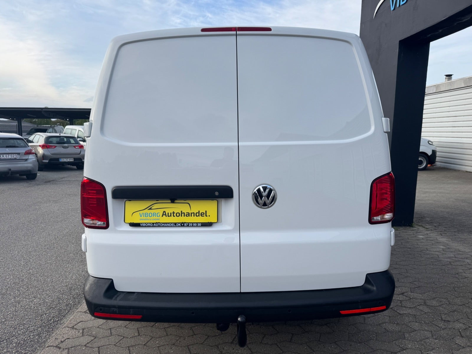 Hvid VW Transporter fra 2022