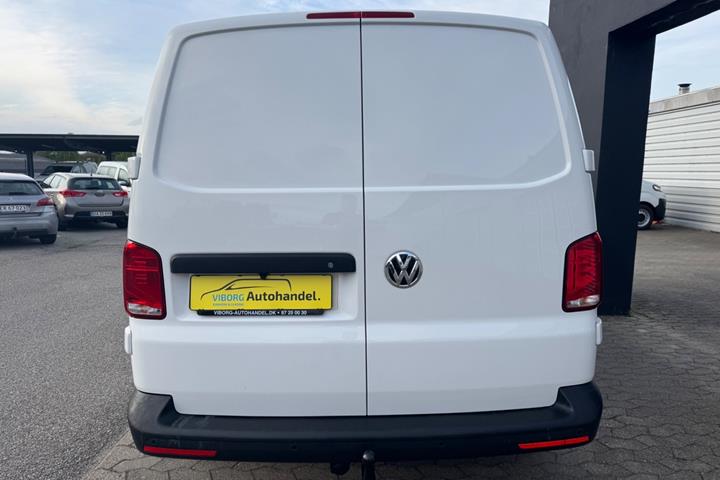 Hvid VW Transporter fra 2022