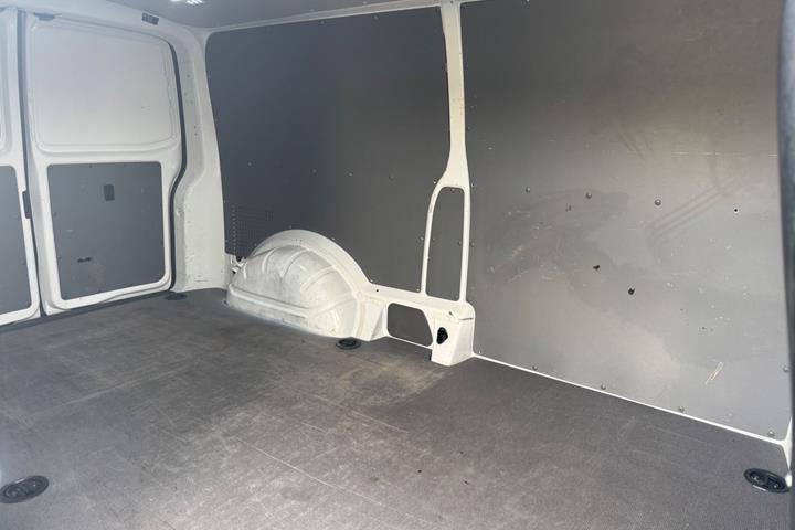 Hvid VW Transporter fra 2022