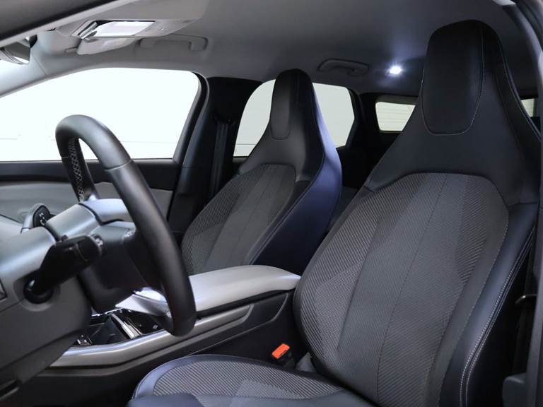 Ford Explorer 77 Select Extended Range
