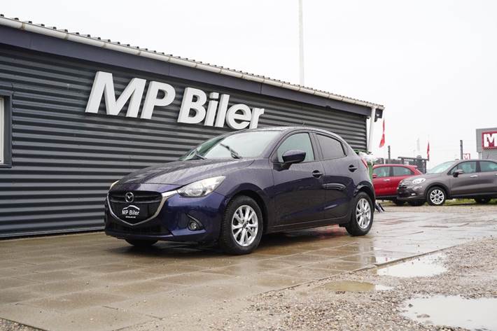 Blå Mazda 2 fra 2015