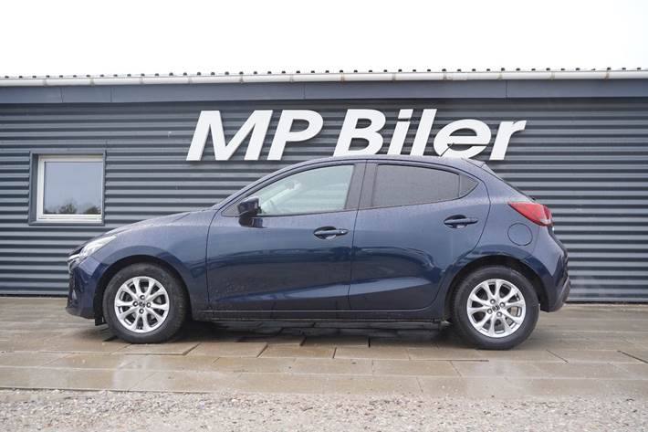 Blå Mazda 2 fra 2015