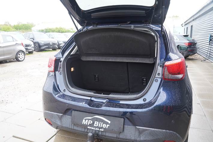 Blå Mazda 2 fra 2015