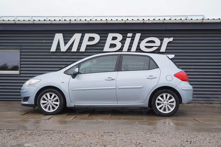 Blå Toyota Auris fra 2007