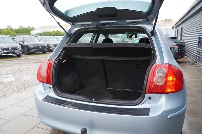 Blå Toyota Auris fra 2007