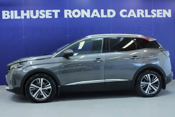 Grå Peugeot 3008 fra 2021