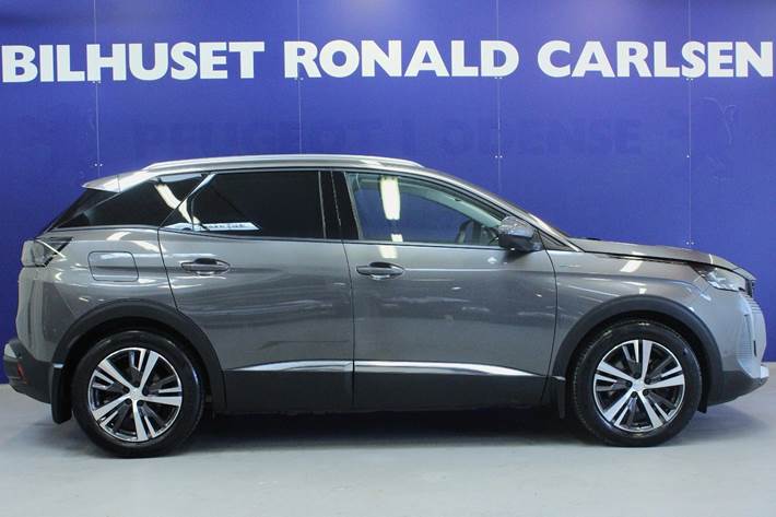 Grå Peugeot 3008 fra 2021