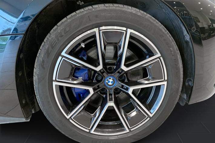 Grøn BMW i4 fra 2024