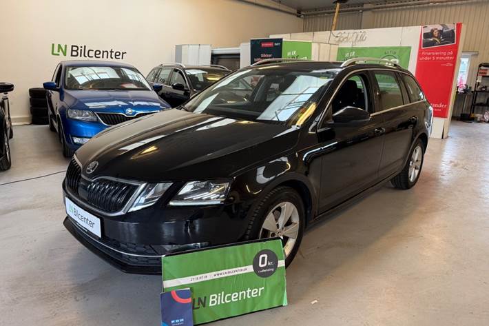 Sort Skoda Octavia fra 2020