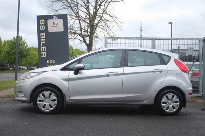 Sølv Ford Fiesta fra 2010