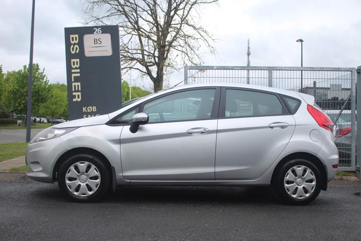Sølv Ford Fiesta fra 2010
