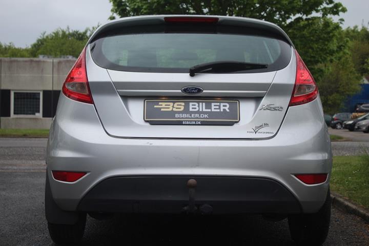 Sølv Ford Fiesta fra 2010