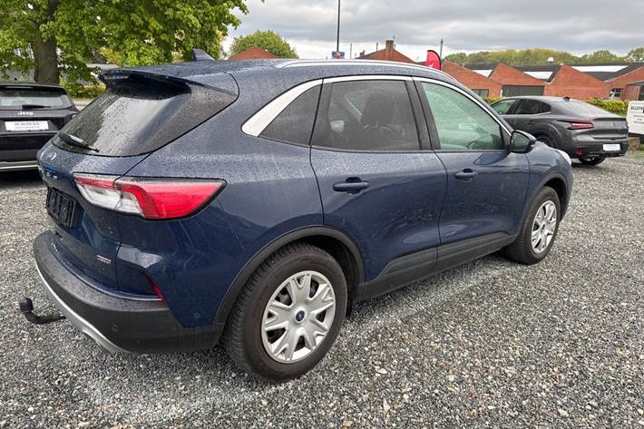Blå Ford Kuga fra 2021