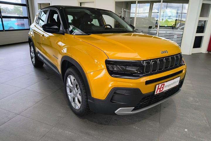 Gul Jeep Avenger fra 2023 set udefra