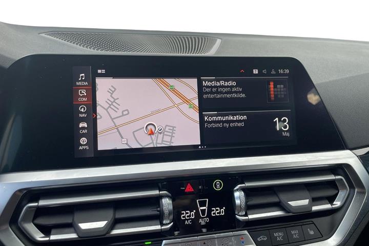 Grå BMW 330i fra 2022