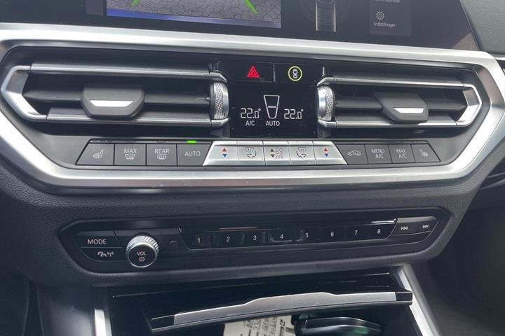 Grå BMW 330i fra 2022