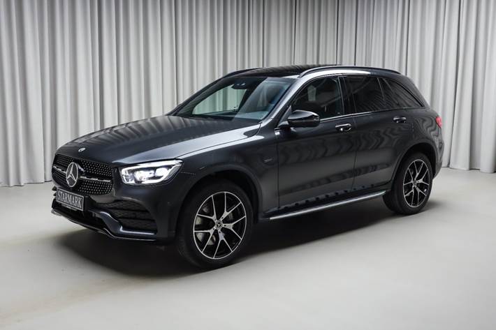 Grå Mercedes GLC300 de fra 2021
