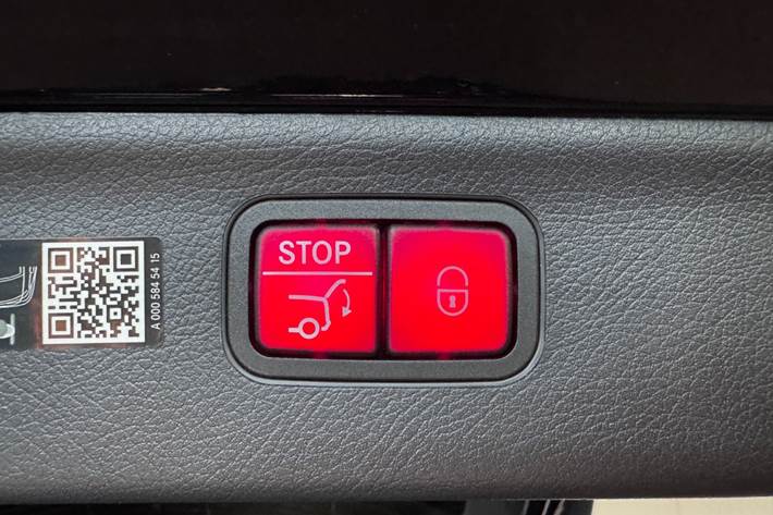 Sort Mercedes EQS450 SUV fra 2024