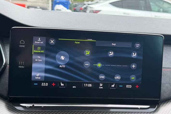Grå Skoda Octavia fra 2021