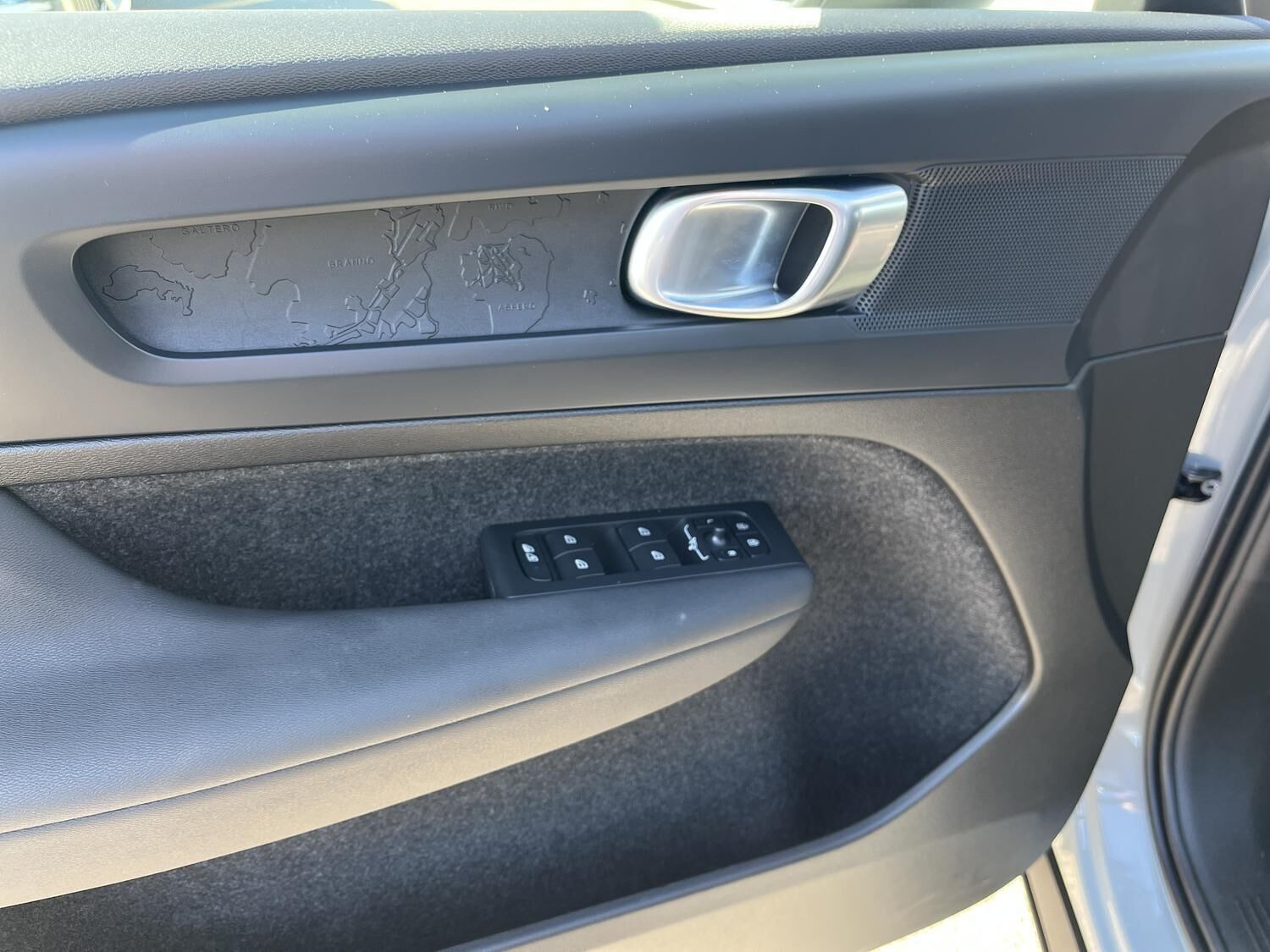 Grå Volvo EX40 fra 2024