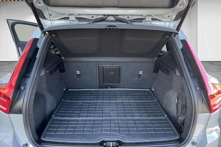 Grå Volvo EX40 fra 2024