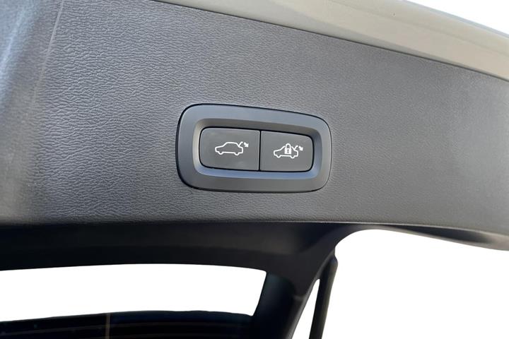 Grå Volvo EX40 fra 2024