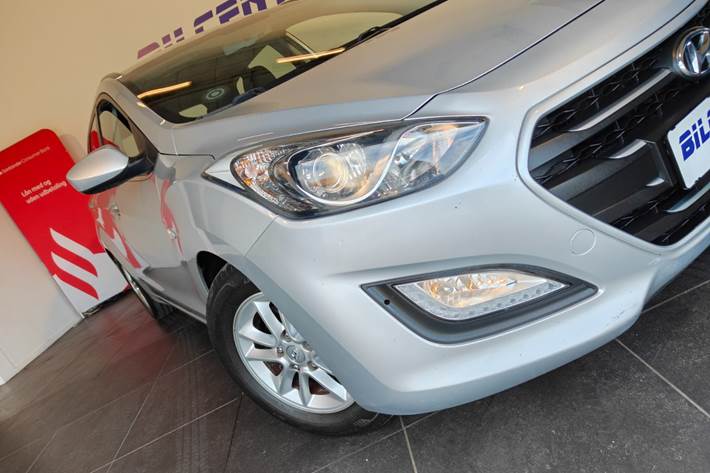 Sølv Hyundai i30 fra 2015