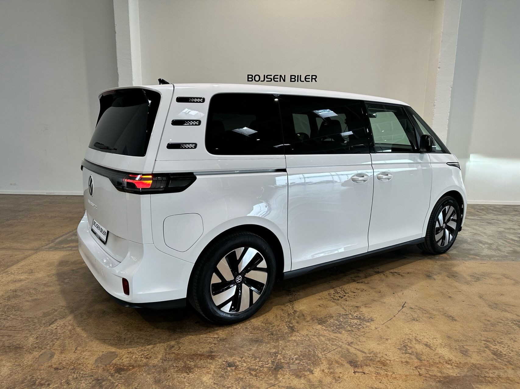 Hvid VW ID.Buzz fra 2023