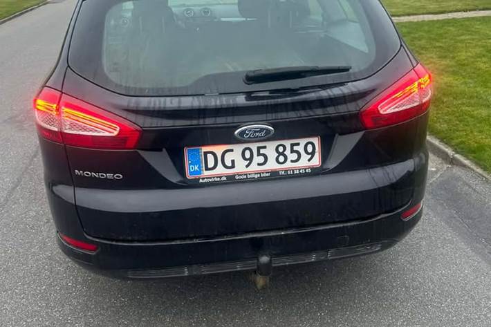 Sort Ford Mondeo fra 2011