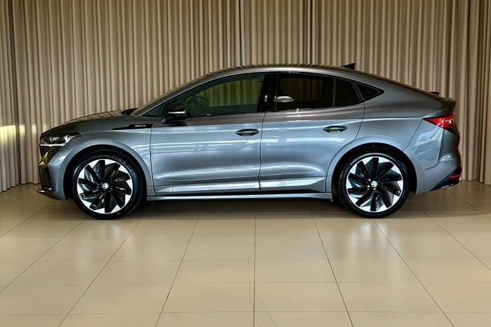 Grå Skoda Enyaq fra 2024
