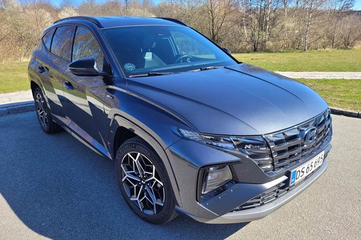 Grå Hyundai Tucson fra 2023