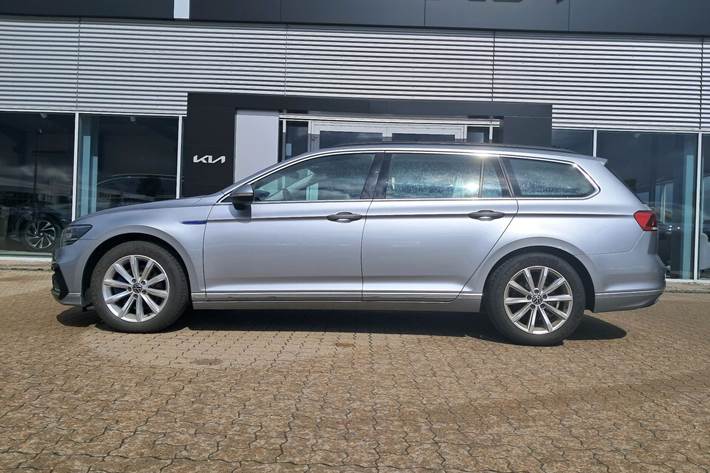 Sølv VW Passat fra 2021