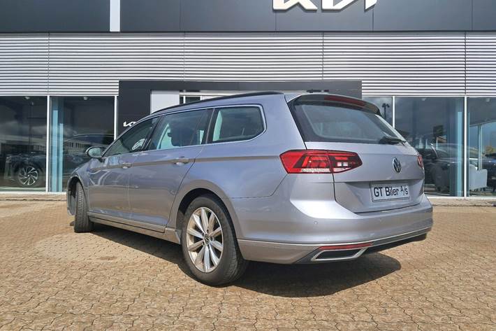 Sølv VW Passat fra 2021