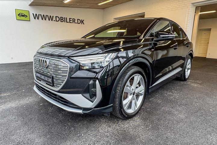 Sort Audi Q4 fra 2025 set udefra
