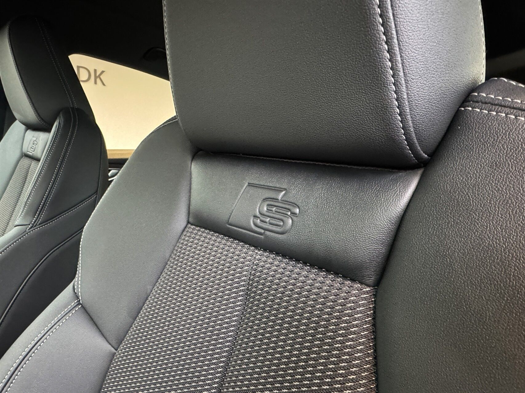 Sort Audi Q4 fra 2025