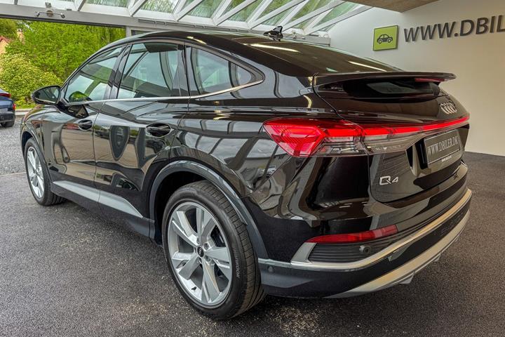 Sort Audi Q4 fra 2025
