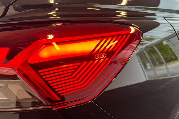 Sort Audi Q4 fra 2025